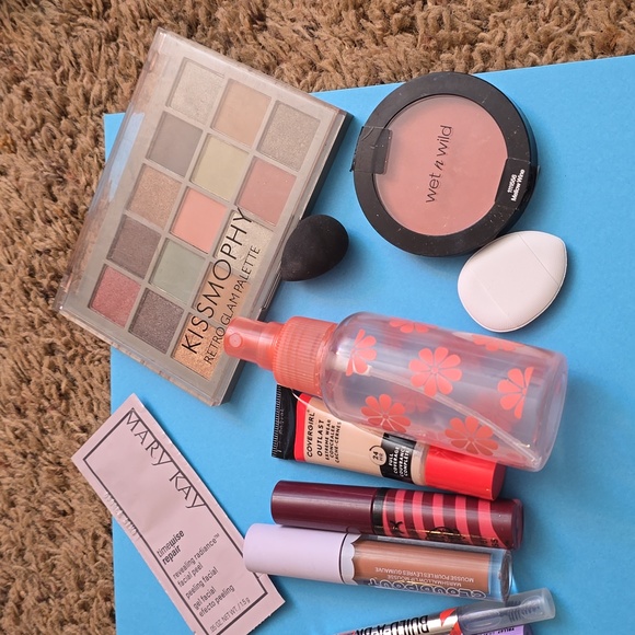 Makeup bundle #2 - Picture 3 of 3